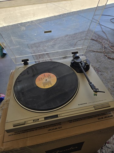 Pioneer stereo turntable 4 - stereo,
